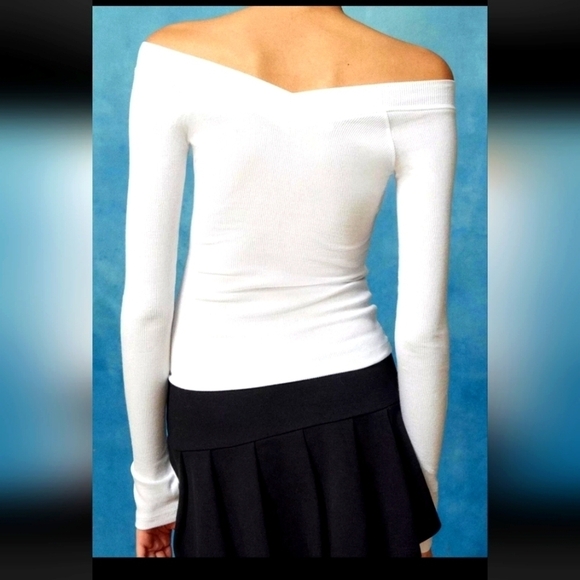 Urban Outfitters BDG Shannen V-Neck Long Sleeve Shirt Top Tee Off Shoulder NEW! - Picture 4 of 6